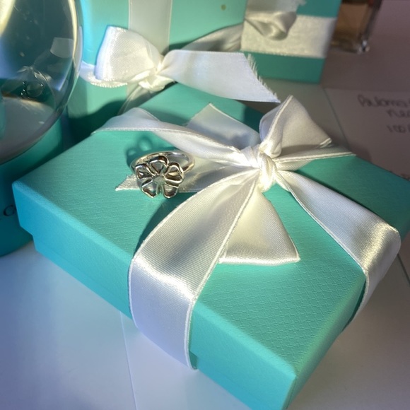 Tiffany & Co Flower Sterling Silver ring - Picture 4 of 6